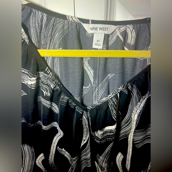 Women's Nine West Blouson V-Neck Blouse work business black & white EUC - Picture 3 of 5